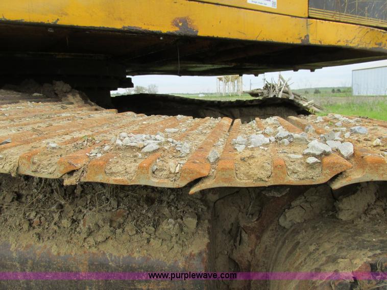 image for item E7444 1986 John Deere 790 excavator