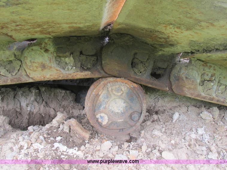 image for item E7444 1986 John Deere 790 excavator