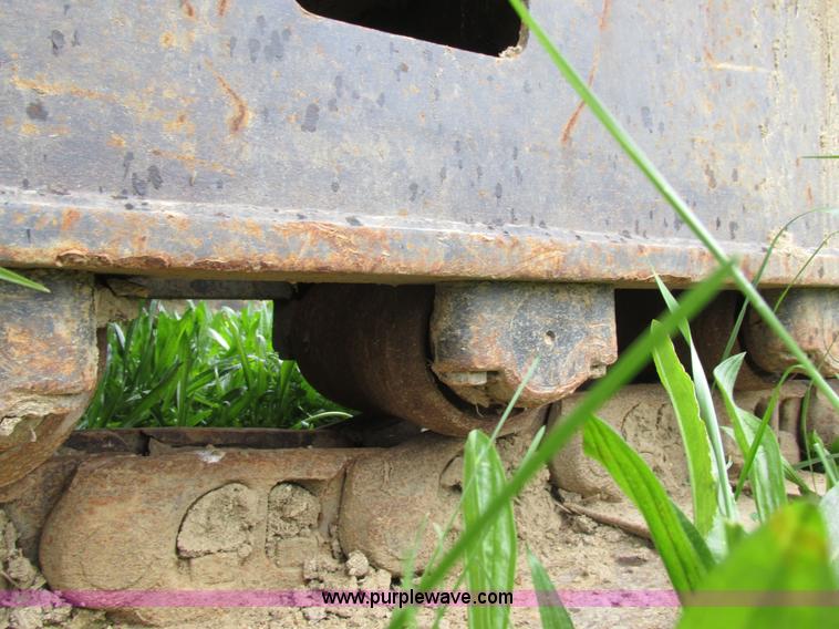 image for item E7444 1986 John Deere 790 excavator