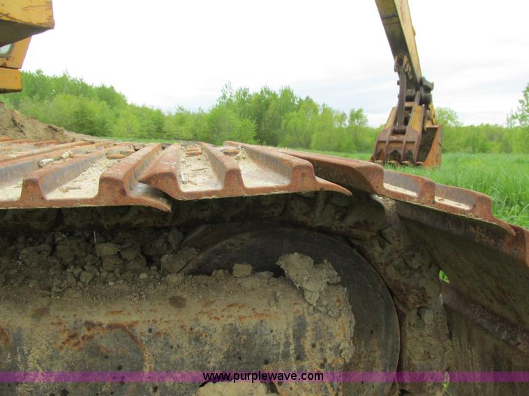 image for item E7444 1986 John Deere 790 excavator