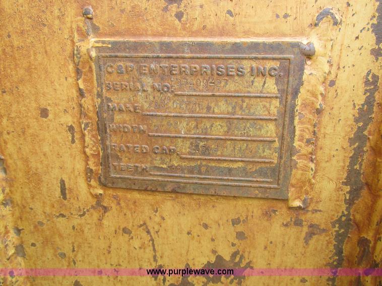 image for item E7444 1986 John Deere 790 excavator