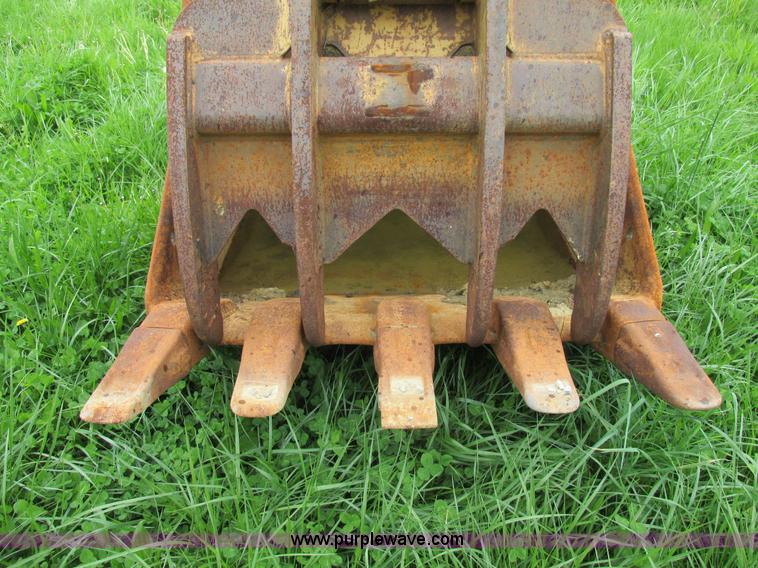 image for item E7444 1986 John Deere 790 excavator