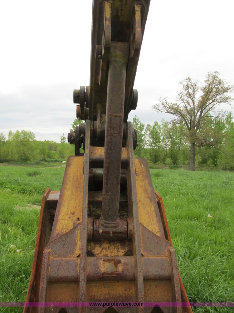 image for item E7444 1986 John Deere 790 excavator