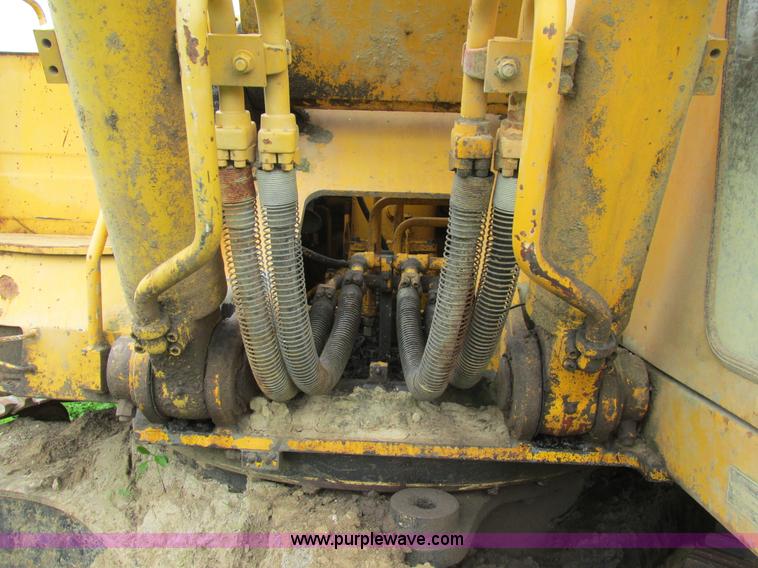 image for item E7444 1986 John Deere 790 excavator