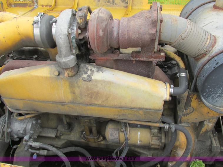 image for item E7444 1986 John Deere 790 excavator