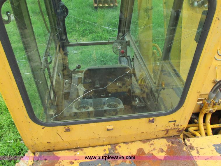 image for item E7444 1986 John Deere 790 excavator