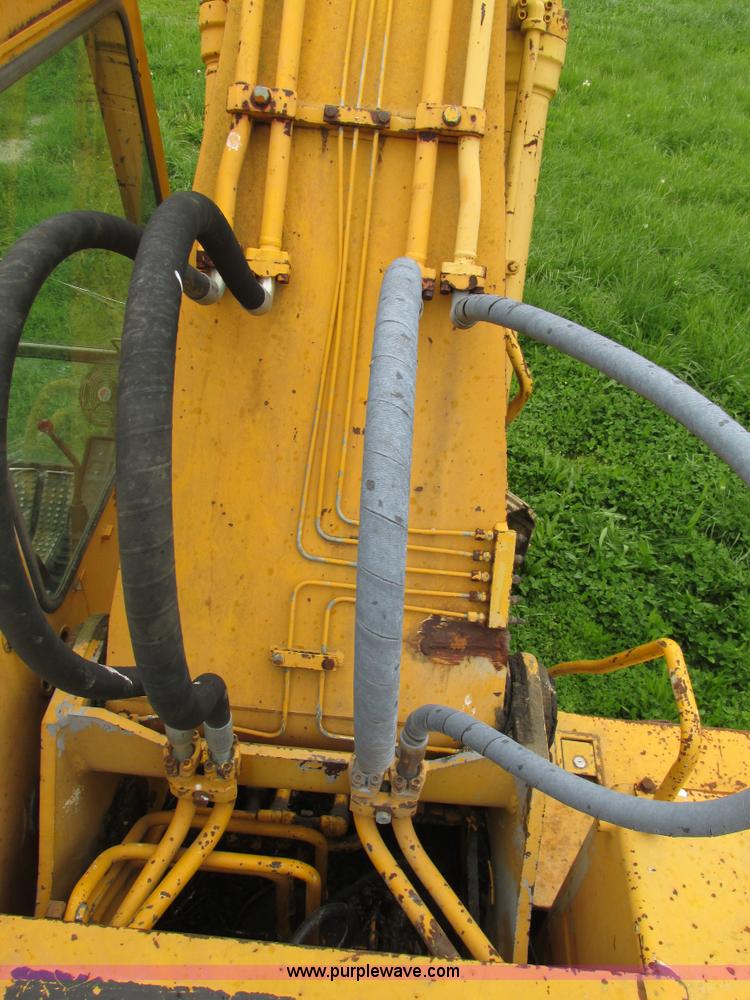 image for item E7444 1986 John Deere 790 excavator