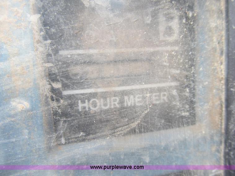 image for item E7444 1986 John Deere 790 excavator