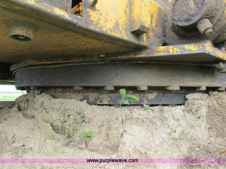 image for item E7444 1986 John Deere 790 excavator