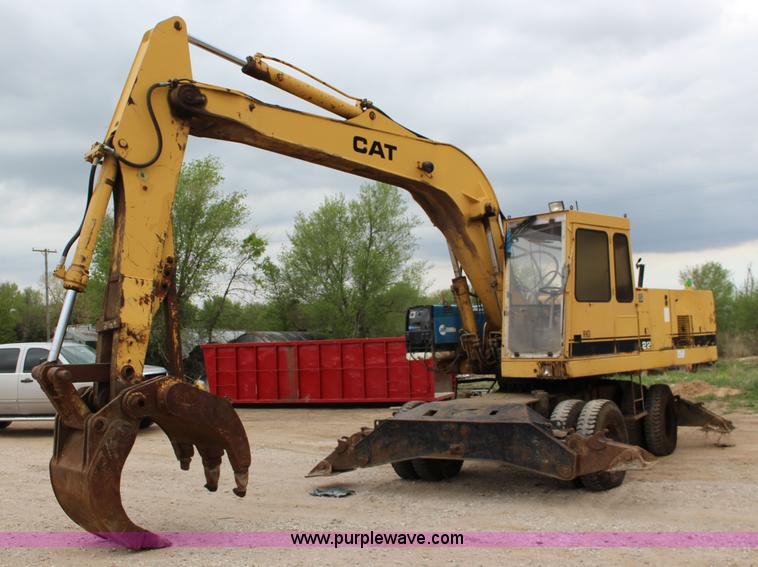 image for item F7683 1990 Caterpillar 224B excavator