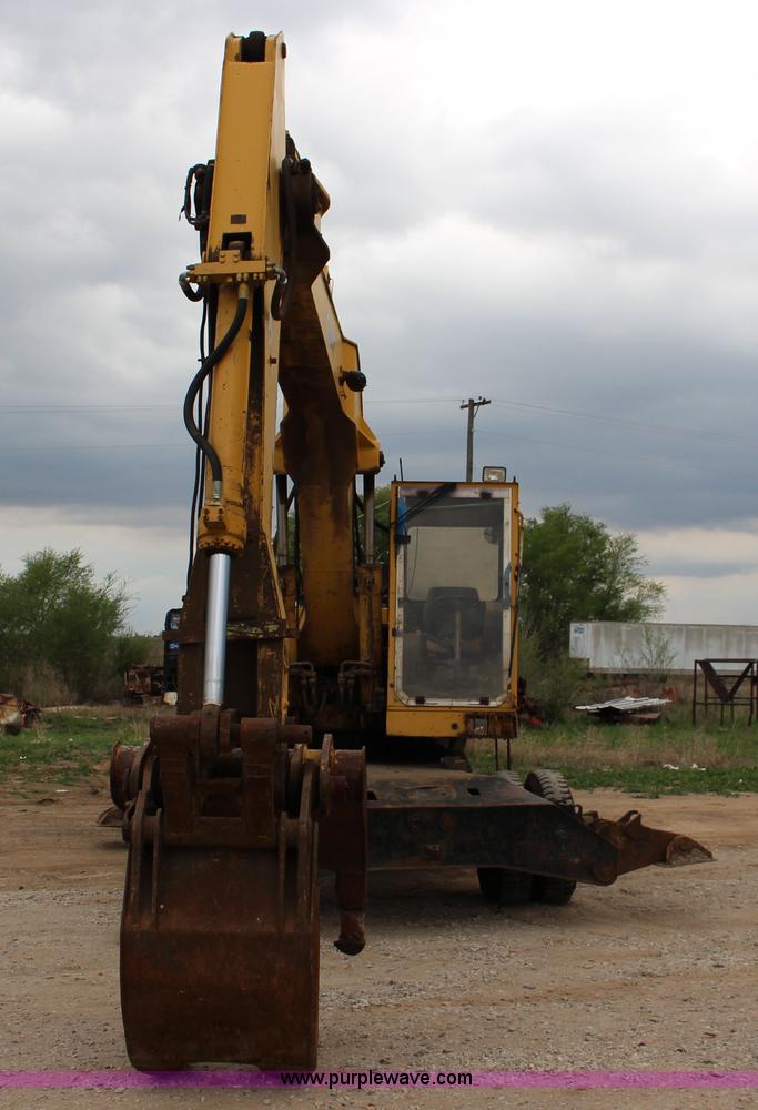 image for item F7683 1990 Caterpillar 224B excavator
