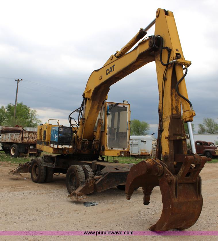 image for item F7683 1990 Caterpillar 224B excavator
