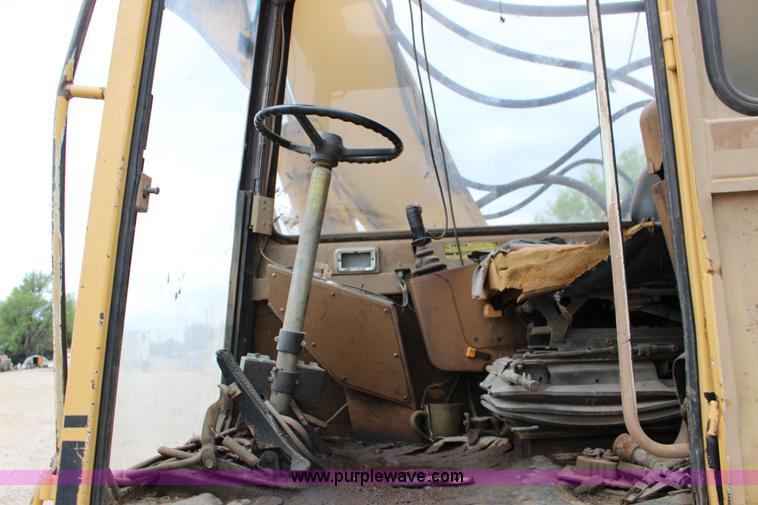 image for item F7683 1990 Caterpillar 224B excavator