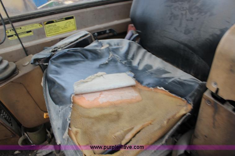 image for item F7683 1990 Caterpillar 224B excavator