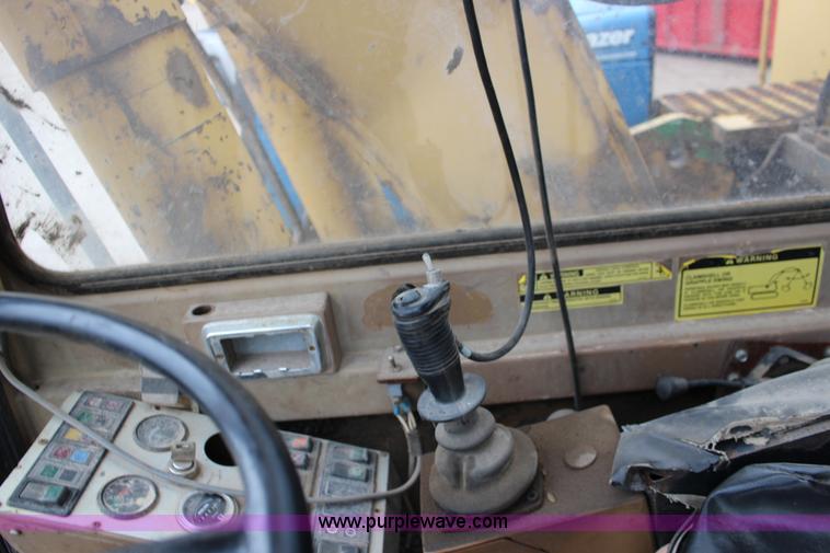 image for item F7683 1990 Caterpillar 224B excavator