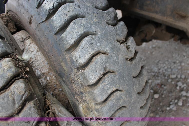 image for item F7683 1990 Caterpillar 224B excavator