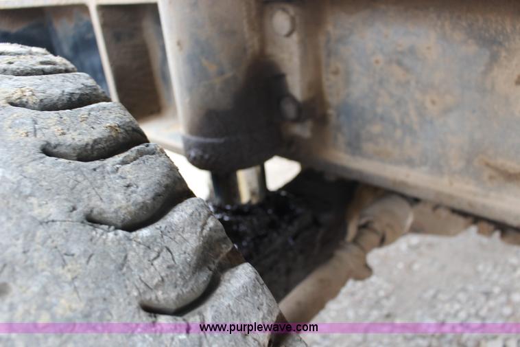 image for item F7683 1990 Caterpillar 224B excavator