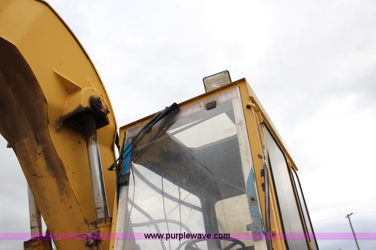 image for item F7683 1990 Caterpillar 224B excavator