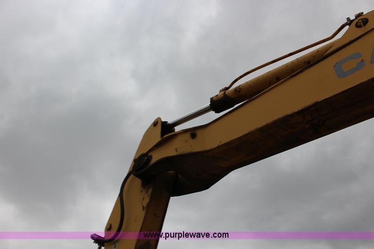 image for item F7683 1990 Caterpillar 224B excavator
