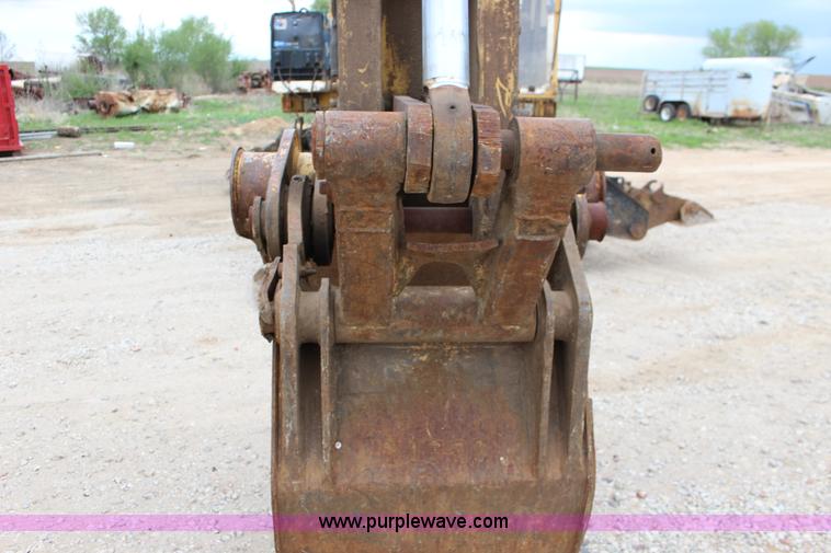 image for item F7683 1990 Caterpillar 224B excavator
