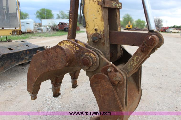 image for item F7683 1990 Caterpillar 224B excavator