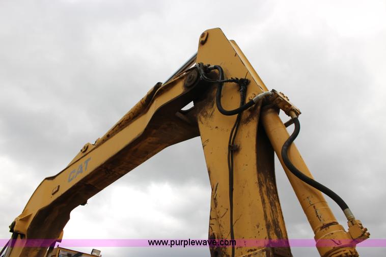 image for item F7683 1990 Caterpillar 224B excavator