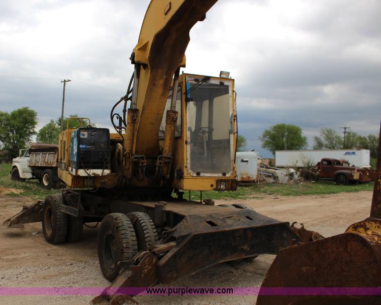 image for item F7683 1990 Caterpillar 224B excavator