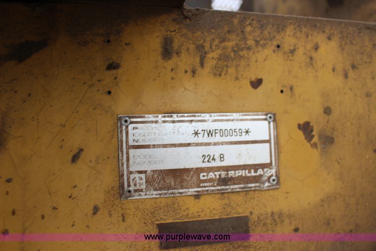 image for item F7683 1990 Caterpillar 224B excavator