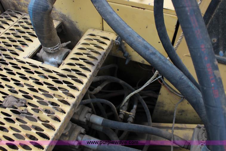 image for item F7683 1990 Caterpillar 224B excavator