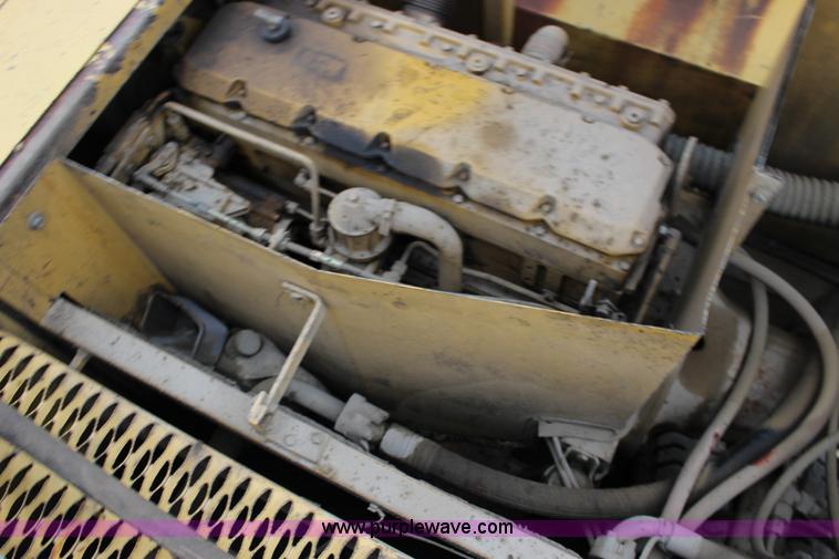 image for item F7683 1990 Caterpillar 224B excavator