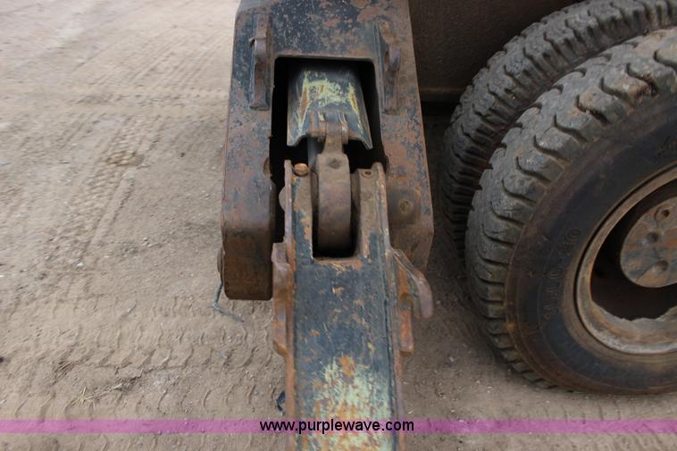 image for item F7683 1990 Caterpillar 224B excavator