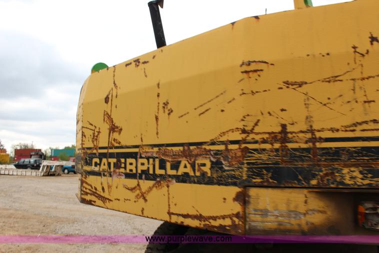image for item F7683 1990 Caterpillar 224B excavator