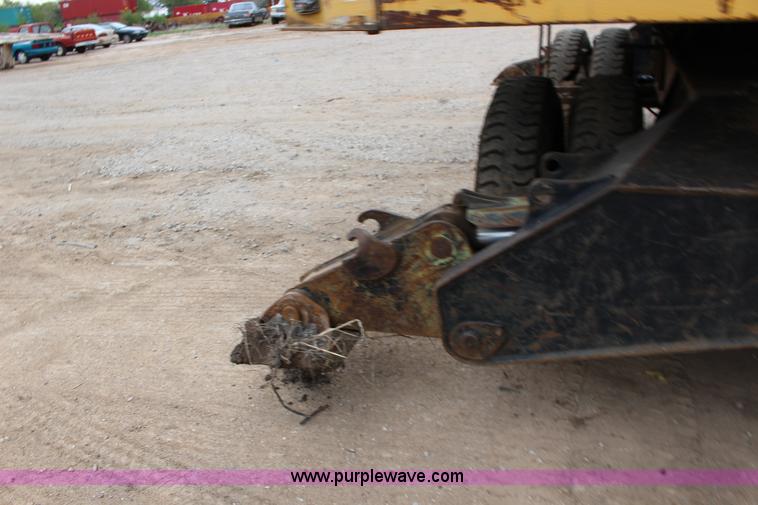 image for item F7683 1990 Caterpillar 224B excavator