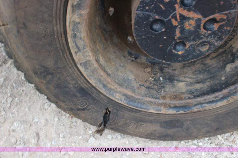 image for item F7683 1990 Caterpillar 224B excavator