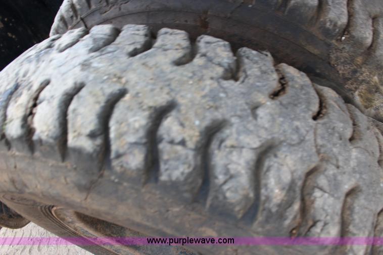 image for item F7683 1990 Caterpillar 224B excavator