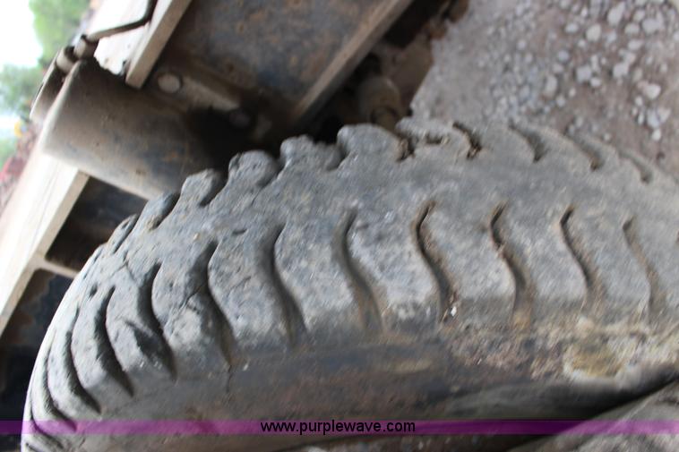 image for item F7683 1990 Caterpillar 224B excavator