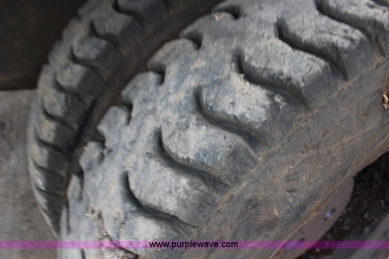 image for item F7683 1990 Caterpillar 224B excavator