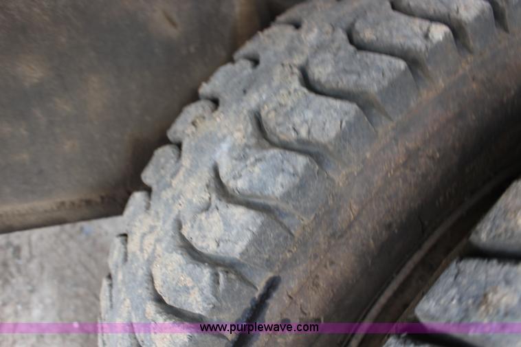 image for item F7683 1990 Caterpillar 224B excavator