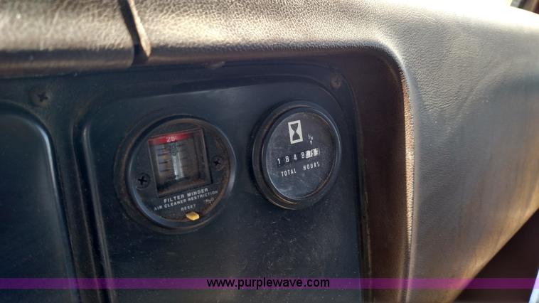 image for item F7758 1987 International S1654 oil distribution truck