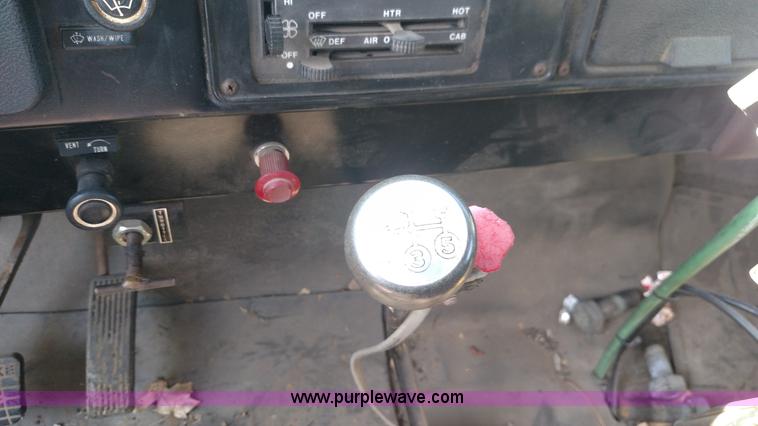 image for item F7758 1987 International S1654 oil distribution truck