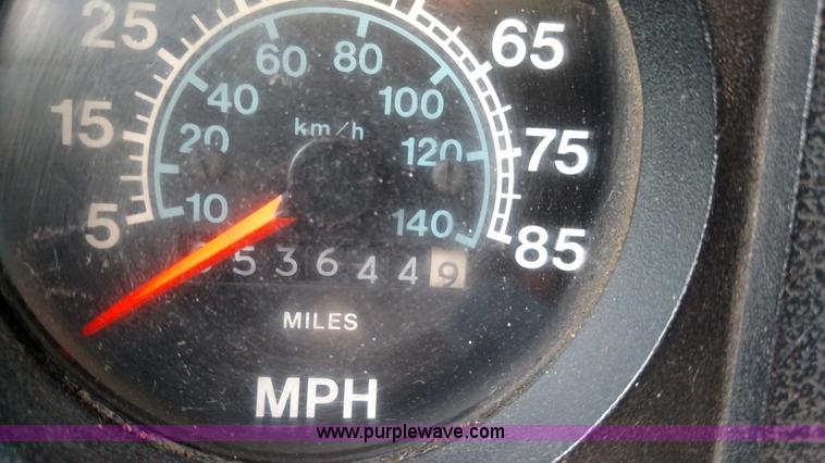 image for item F7758 1987 International S1654 oil distribution truck