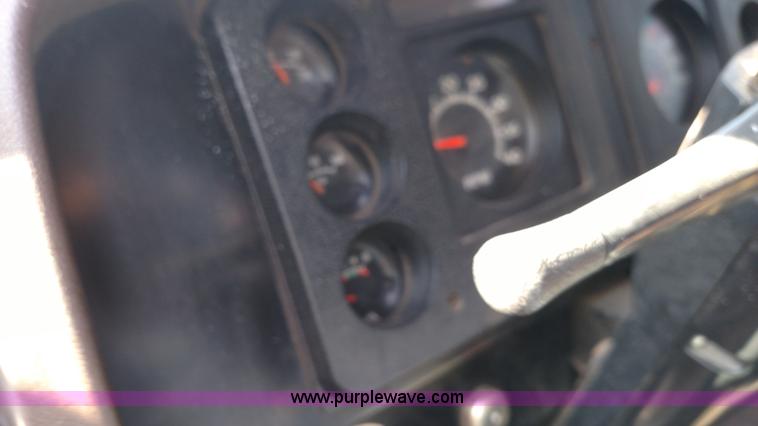 image for item F7758 1987 International S1654 oil distribution truck