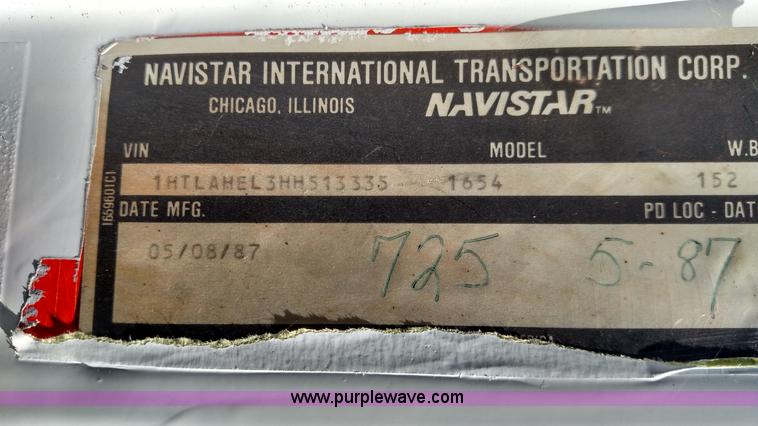 image for item F7758 1987 International S1654 oil distribution truck