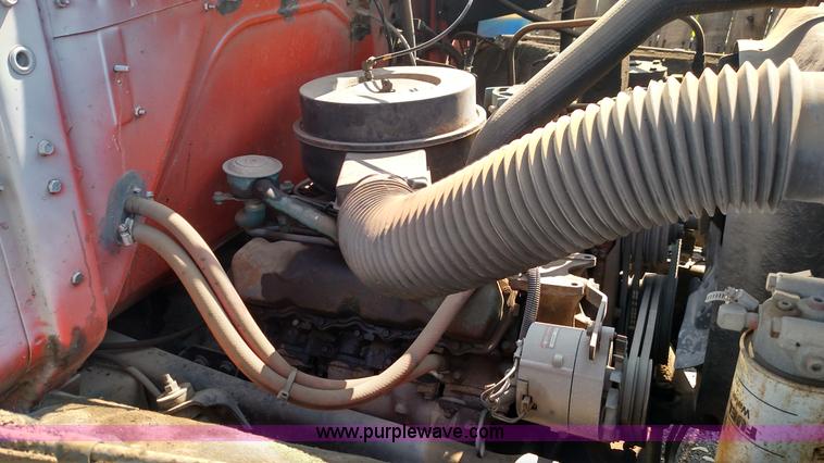 image for item F7758 1987 International S1654 oil distribution truck