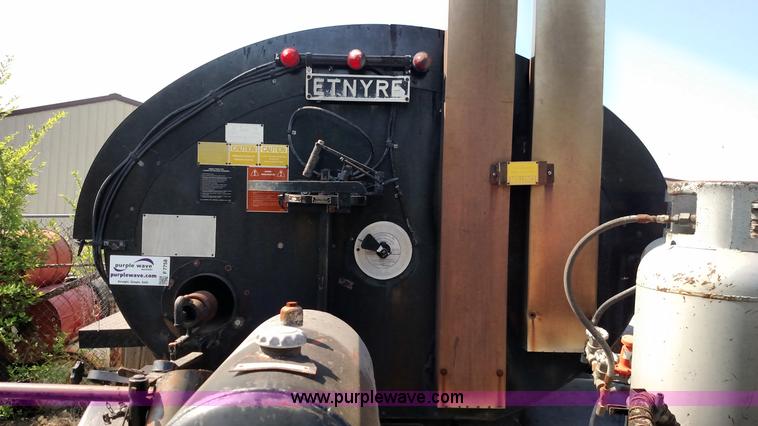 image for item F7758 1987 International S1654 oil distribution truck