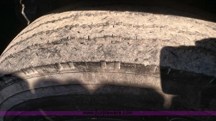 image for item F7758 1987 International S1654 oil distribution truck