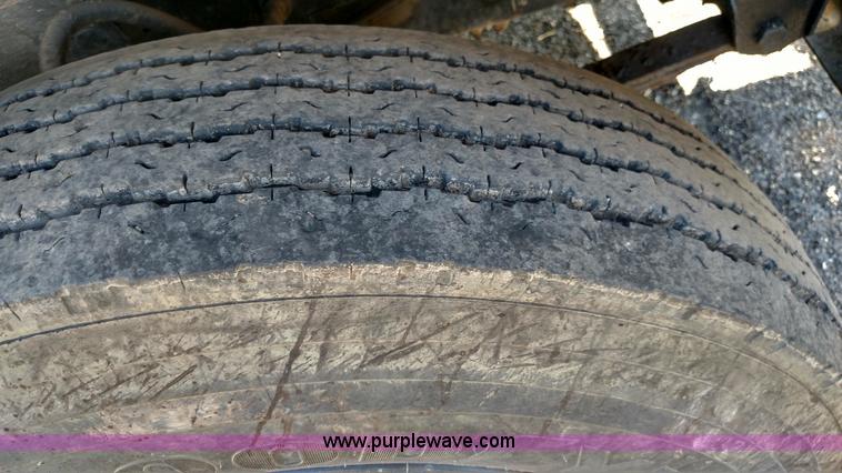 image for item F7758 1987 International S1654 oil distribution truck