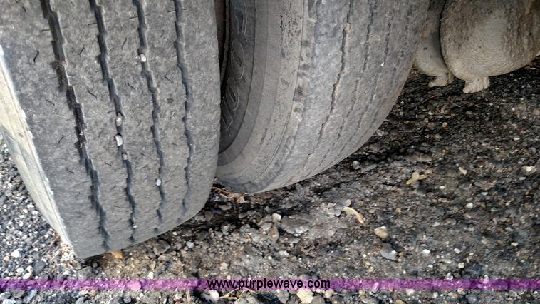 image for item F7758 1987 International S1654 oil distribution truck