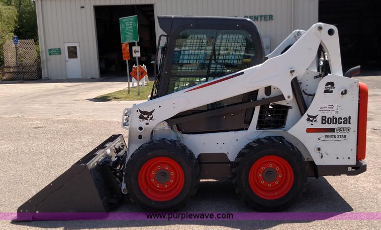 image for item F7775 2014 Bobcat S590 skid steer
