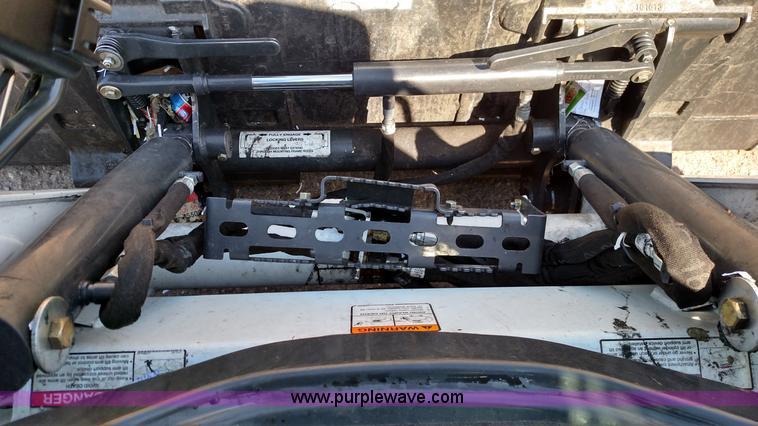 image for item F7775 2014 Bobcat S590 skid steer